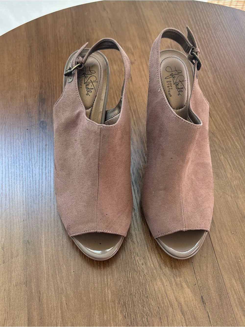 Life stride Slingback Peep-Toe Suede Heels in Tan.  size 11.    INV25/560